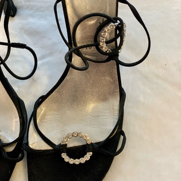Stuart Weitzman Black Strappy Sandal w/Silver Rhinestone Circle Emblems Sz 10! - Picture 4 of 12